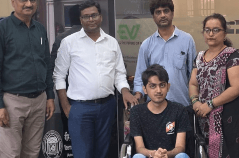 stair-climbing robotic wheelchair